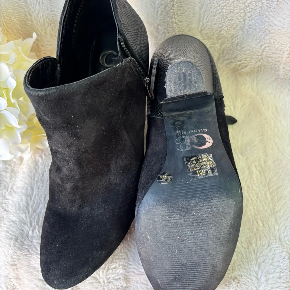 Gianni Bini Black Suede Ankle Booties with Textured Heel zipper Size 8.5